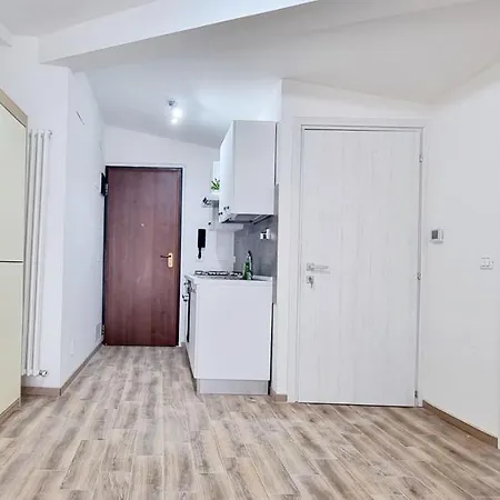 アパート Guest Mandra 12 E 13 *