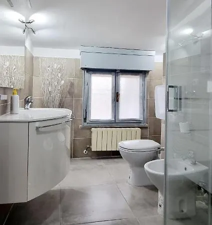 Guest Mandra 12 E 13 アパート *