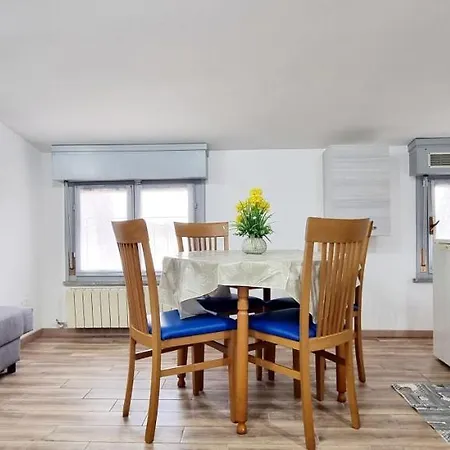 Guest Mandra 12 E 13 *