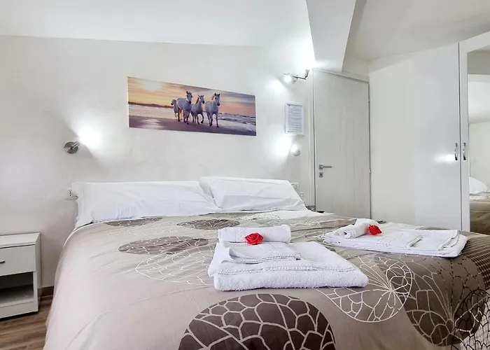 Guest Mandra 12 E 13 *