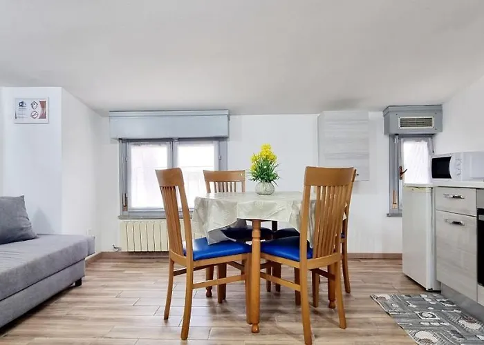 Guest Mandra 12 E 13 *