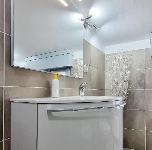 Guest Mandra 12 E 13 *